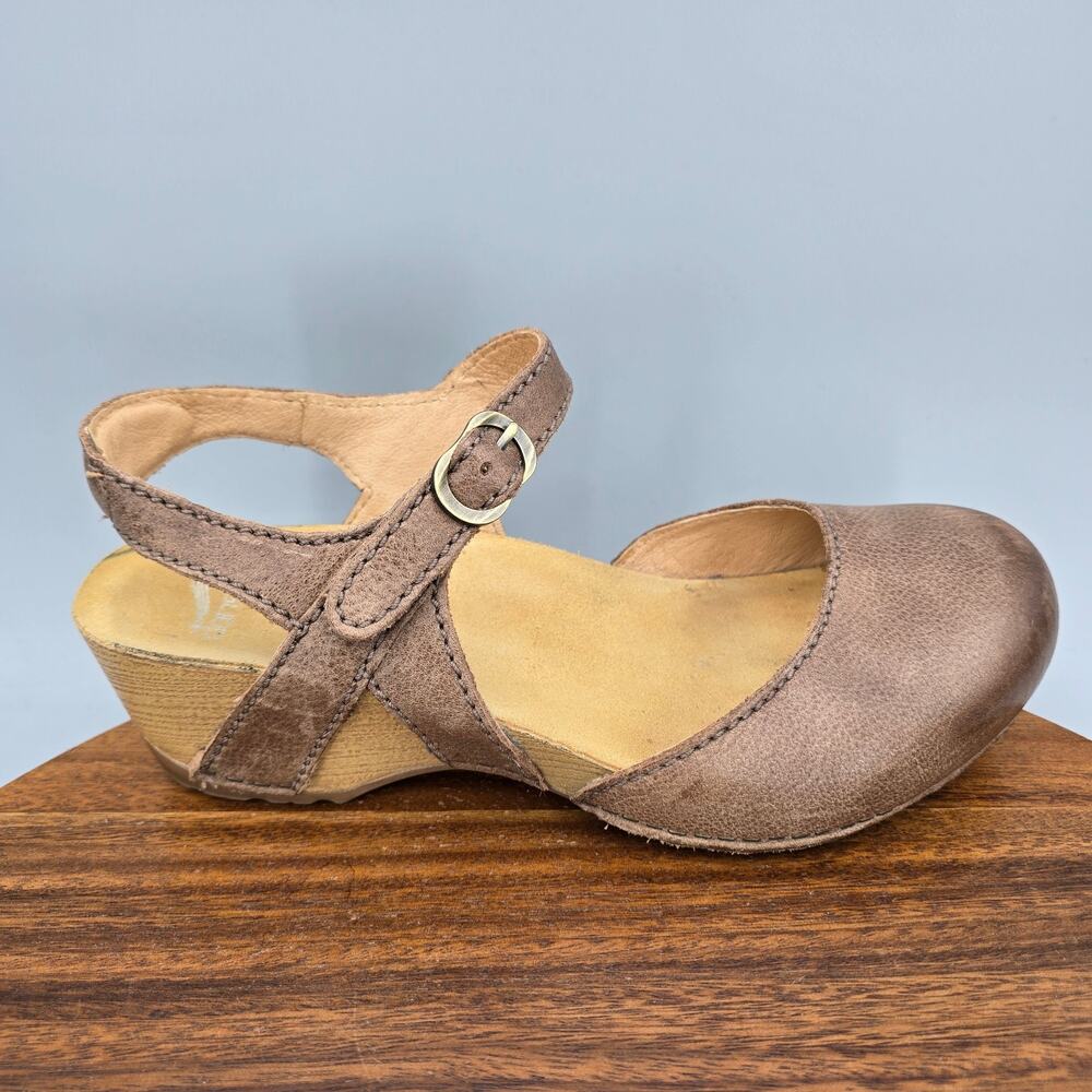 Dansko Sandals Womens 8.5 Taupe Milled Leather Tiffani Mary Jane Wedge Comfort